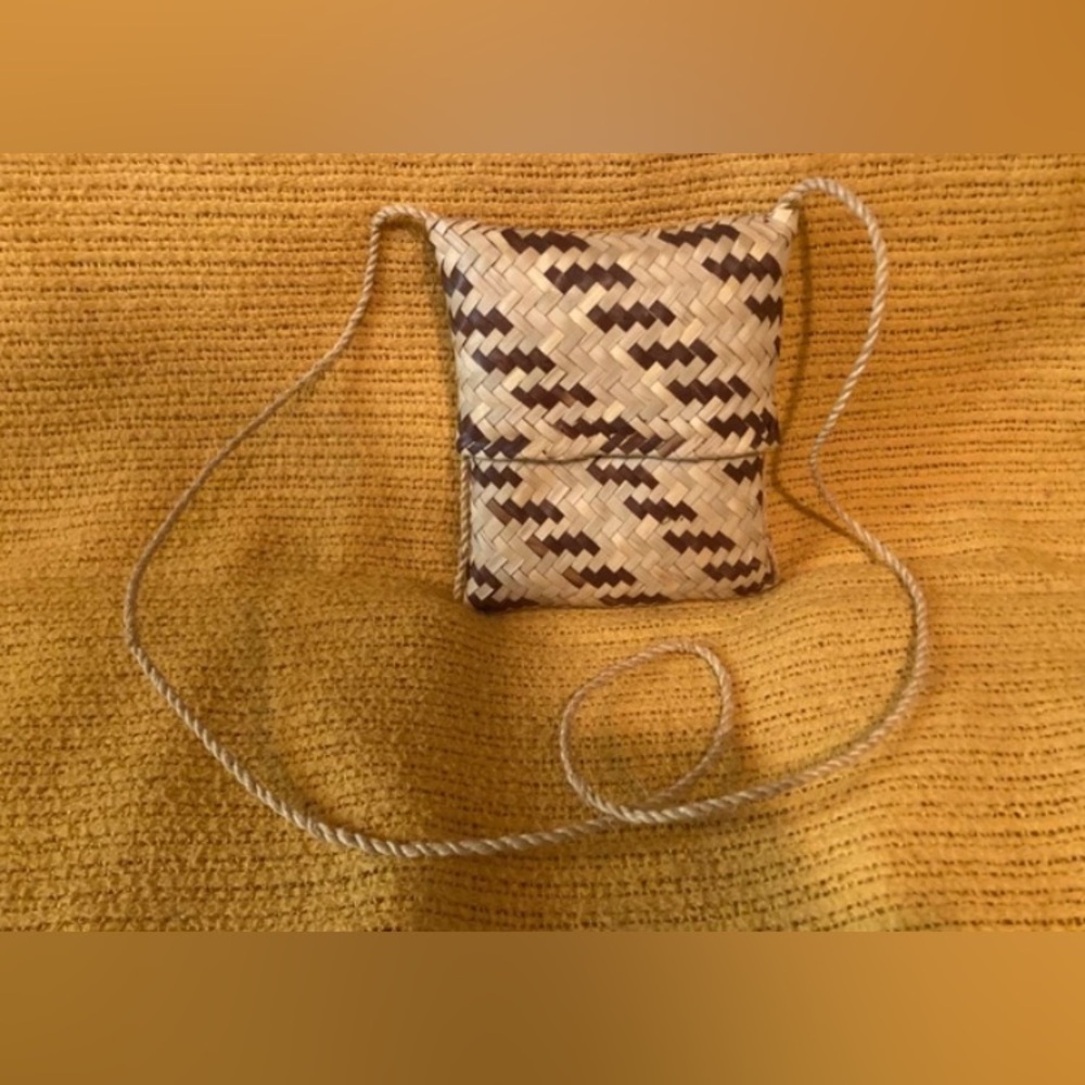 Straw Two-Tone Woven Hand-Made Women’s Shoulder Bag, Namibia, Africa